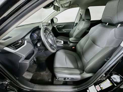 Used 2025 Toyota RAV4 XLE AWD/4WD image 21