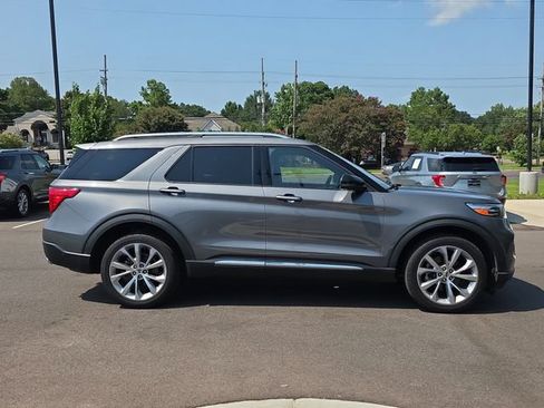 Used 2021 Ford Explorer Platinum w/ Equipment Group 601A AWD/4WD image 2