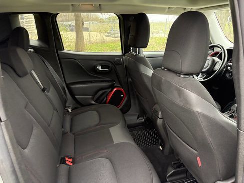 Used 2017 Jeep Renegade Trailhawk AWD/4WD image 32