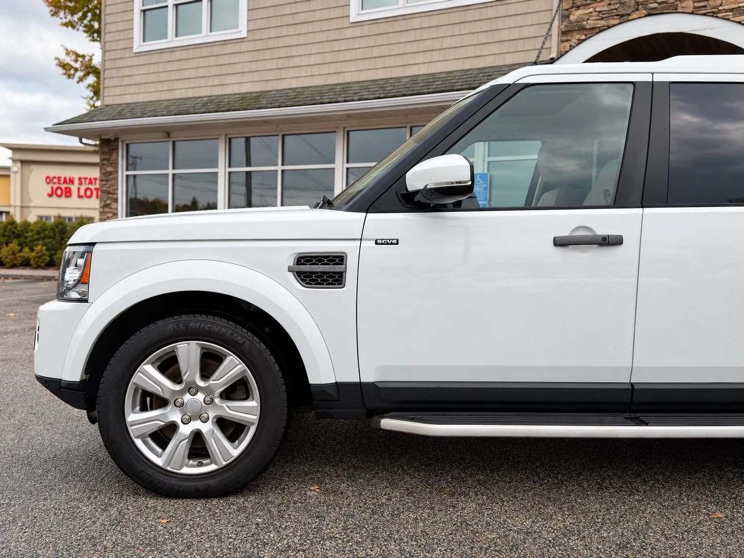 Used 2016 Land Rover LR4 HSE Silver Edition AWD/4WD image 19