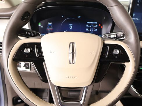 Used 2023 Lincoln Corsair FWD image 3