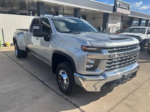 Used 2022 Chevrolet Silverado 3500 LT w/ Convenience Package image 3