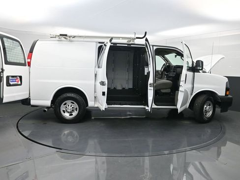 Used 2020 Chevrolet Express 2500 w/ Driver Convenience Package image 29