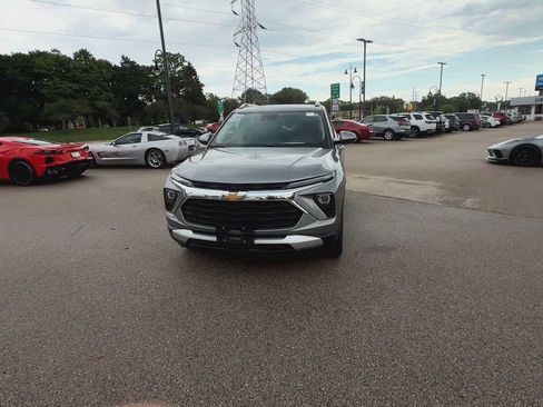 Used 2024 Chevrolet TrailBlazer LT w/ LT Cold Weather Package AWD/4WD image 3