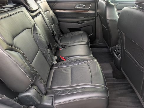 Used 2018 Ford Explorer Platinum AWD/4WD image 14