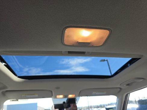 Used 2025 Hyundai Venue SEL image 29