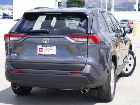 Used 2020 Toyota RAV4 XLE w/ Convenience Package FWD image 7