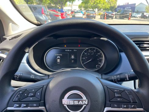 Used 2025 Nissan Versa SV FWD image 25
