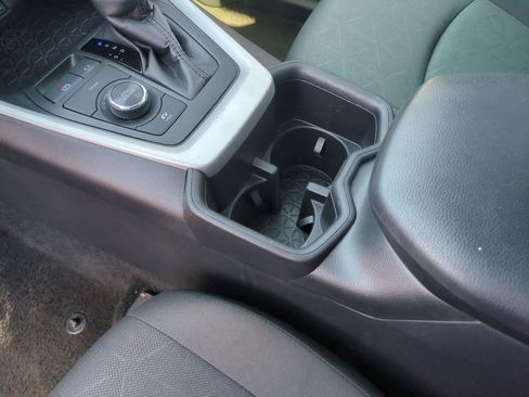 Used 2025 Toyota RAV4 XLE AWD/4WD image 24