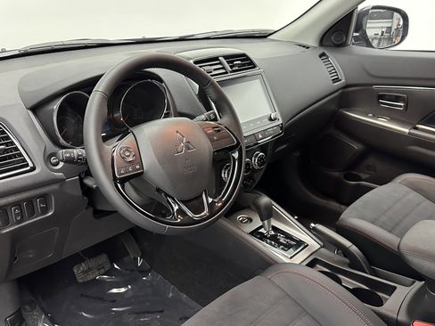 Used 2025 Mitsubishi Outlander Sport SE image 8