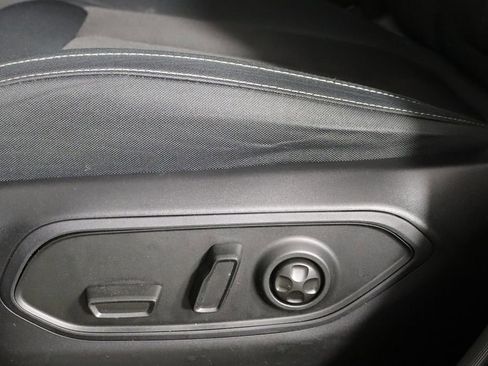 Used 2023 Jeep Grand Cherokee Laredo AWD/4WD image 24