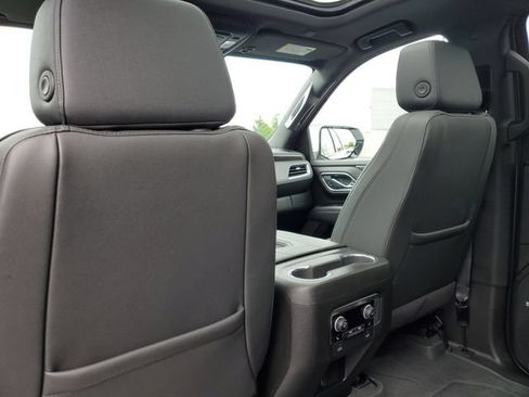 Used 2024 Chevrolet Suburban Z71 w/ Luxury Package AWD/4WD image 34