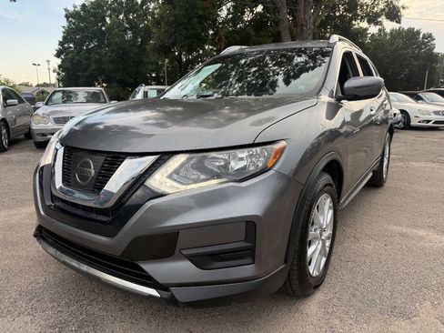 Used 2017 Nissan Rogue SV FWD image 2