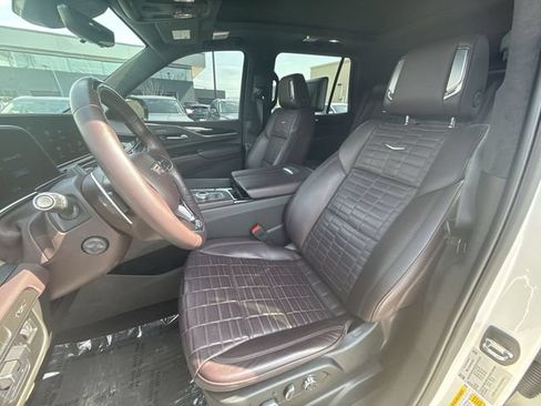 Used 2023 Cadillac Escalade V w/ Heavy-Duty Trailer Package AWD/4WD image 11