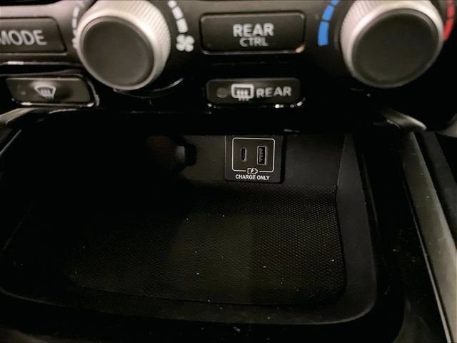 Used 2020 Nissan Pathfinder SV AWD/4WD image 32