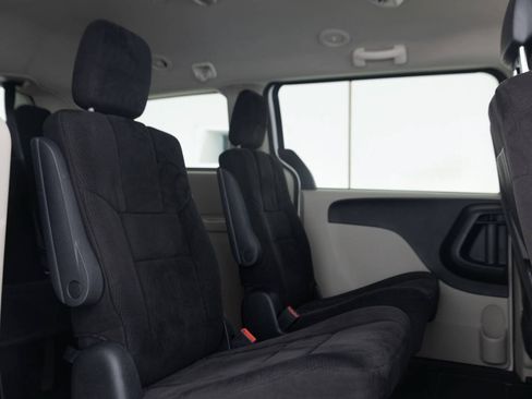 Used 2011 Dodge Grand Caravan Express FWD image 31