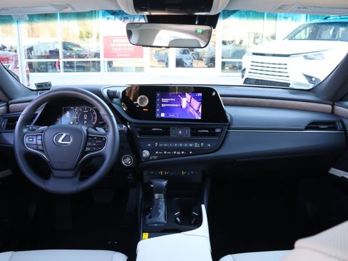Used 2025 Lexus ES 350 w/ Premium Package image 15