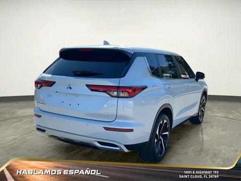 Used 2022 Mitsubishi Outlander SE image 9