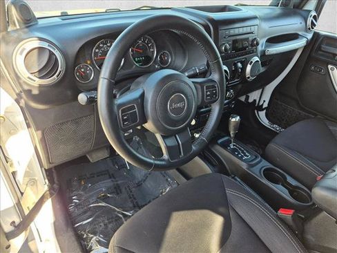 Used 2014 Jeep Wrangler Unlimited Sahara AWD/4WD image 9