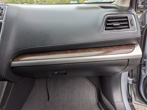 Used 2019 Subaru Outback 3.6R Limited AWD/4WD image 32