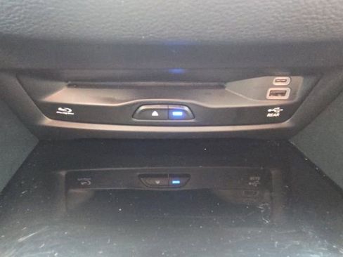 Used 2023 Chrysler Pacifica Limited w/ Uconnect Theater Family Group image 40