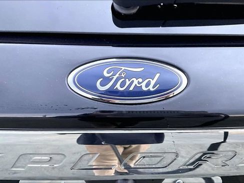 Used 2022 Ford Explorer XLT w/ Equipment Group 202A image 32