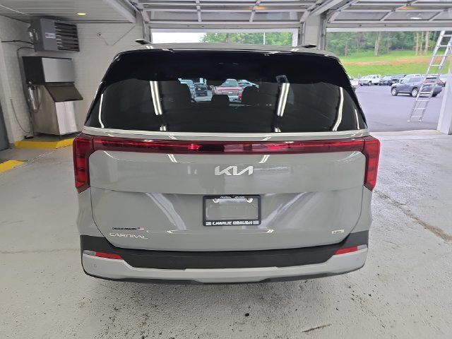 Used 2025 Kia Carnival EX FWD image 4