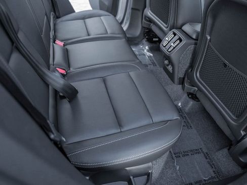 Certified 2025 Volvo XC40 B5 Ultra w/ Climate Package image 34