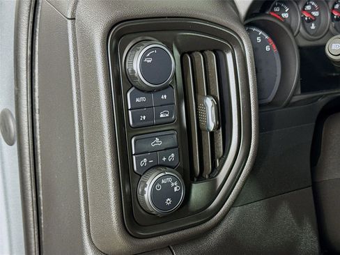 Used 2023 Chevrolet Silverado 1500 Custom image 11