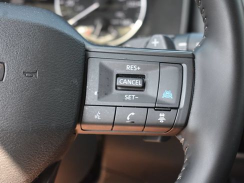 Used 2025 Nissan Rogue SV AWD/4WD image 15