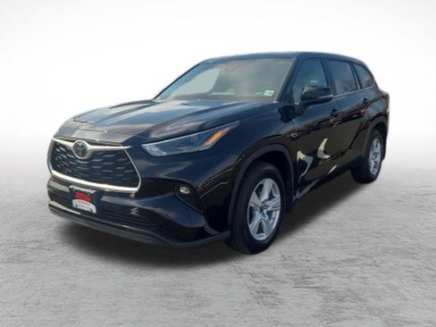 Used 2023 Toyota Highlander LE AWD/4WD image 34