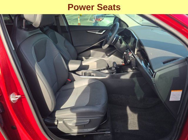 Used 2025 Kia Niro EX FWD image 13