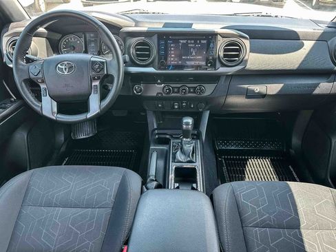 Used 2018 Toyota Tacoma TRD Off-Road RWD image 11