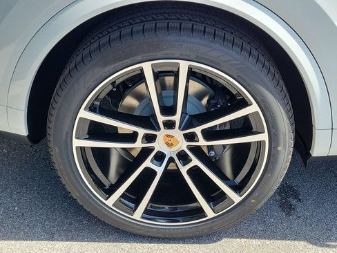 New 2026 Porsche Cayenne Coupe AWD/4WD image 14