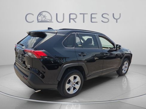 Certified 2021 Toyota RAV4 XLE AWD/4WD image 5