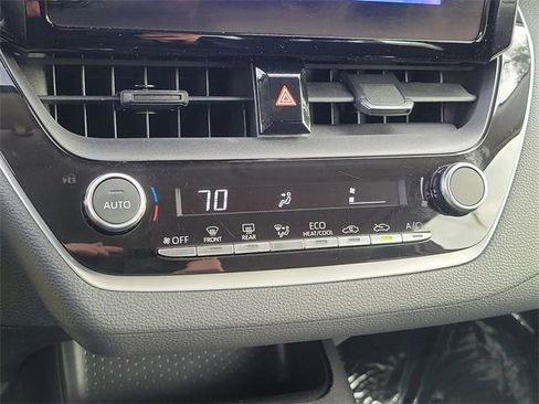 Used 2025 Toyota Corolla LE image 9