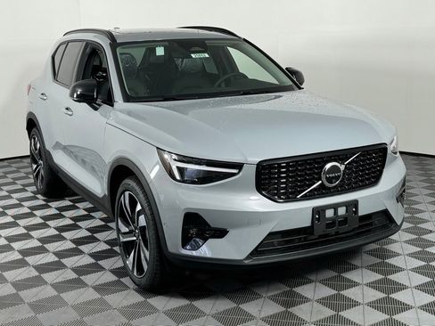 New 2025 Volvo XC40 B5 Ultra w/ Protection Package Premier image 2