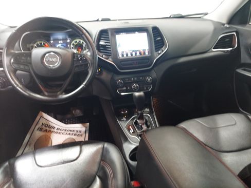 Used 2019 Jeep Cherokee Trailhawk AWD/4WD image 10