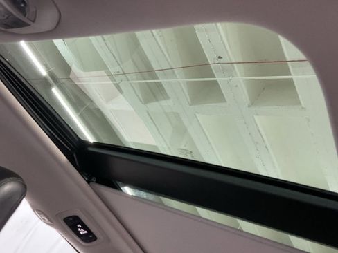 Used 2018 Chrysler Pacifica Limited w/ Tire & Wheel Group image 19