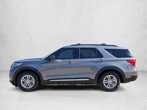 Used 2022 Ford Explorer XLT w/ Equipment Group 202A RWD image 9