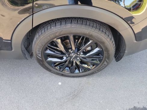 Used 2022 Kia Telluride SX w/ Towing Package FWD image 7