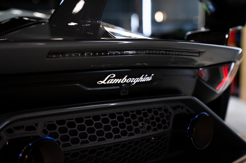 Used 2020 Lamborghini Aventador SVJ AWD/4WD image 7