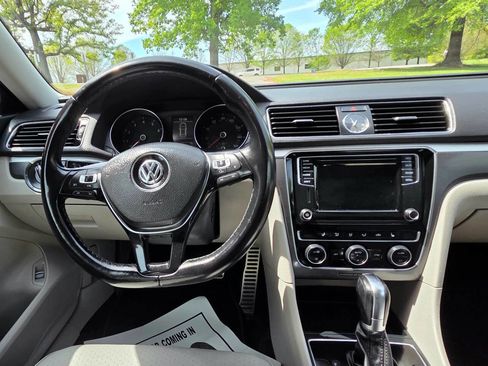 Used 2017 Volkswagen Passat 1.8T R-Line image 21