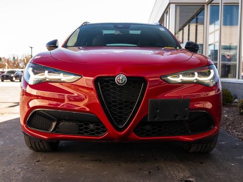Used 2024 Alfa Romeo Stelvio Veloce image 2