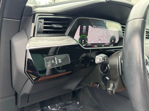 Used 2022 Audi e-tron Chronos w/ Chronos Package image 30