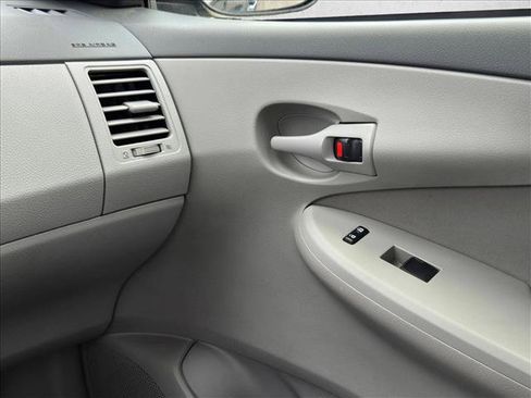 Used 2009 Toyota Corolla LE FWD image 15