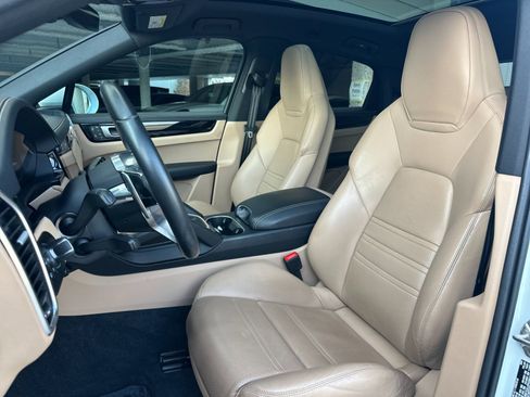 Used 2022 Porsche Cayenne E-Hybrid image 5