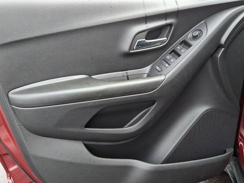 Certified 2022 Chevrolet Trax LT w/ LT Convenience Package image 12