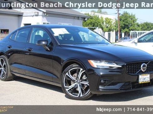 Used 2024 Volvo S60 B5 Core image 1