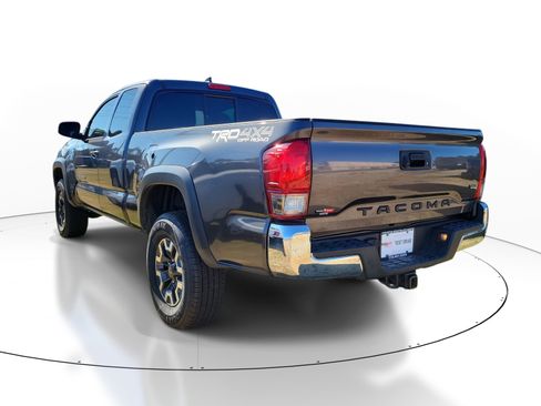 Used 2017 Toyota Tacoma TRD Off-Road w/ Tow Package image 4
